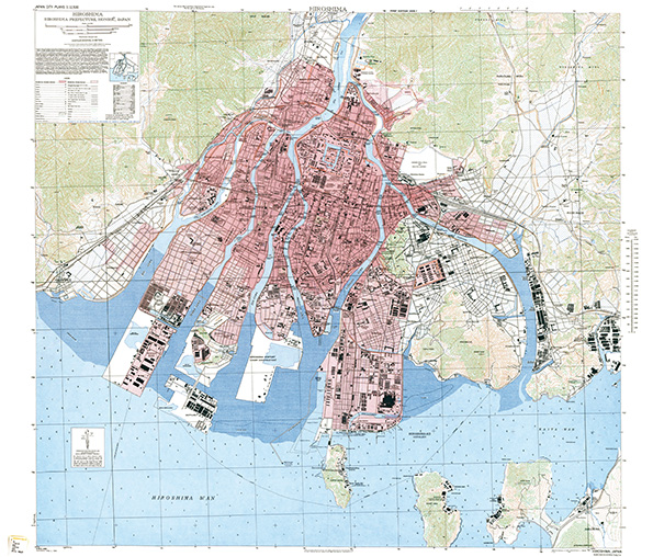 1945年米軍作成の広島市地図。太田川の下流域、広島三角州は、第一次大戦以降、商業地、工業地帯として開発された。広島の工業地帯全域が河川地帯であることがわかる