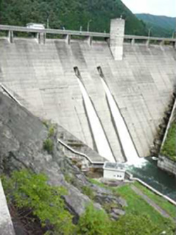 発電事業を行う阿多岐ダム