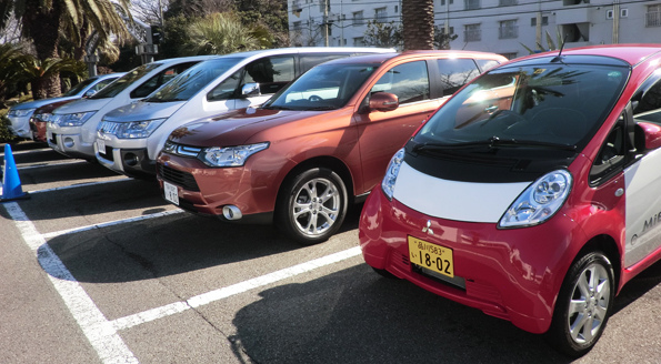 「iMiEV」、ガソリン車の「アウトランダー」など、最新三菱車勢揃い