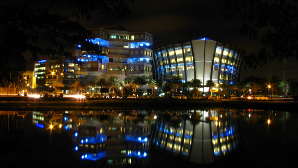 インドのシリコンバレー・バンガロール郊外に建設されたホワイトフィールド地区（iFlex building）