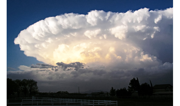 ゲリラ豪雨を巻き起こすスーパーセル　photo by  Greg Lundeen