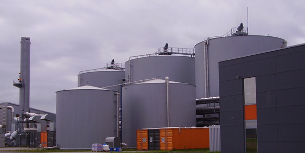 ドイツ・リューベックのバイオガスエネルギー利用設備、生物処理プラントの嫌気性消化槽