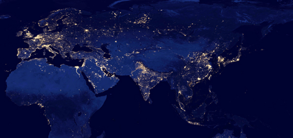 夜の地球。NASAが、2012年4月（9日間）と2012年10月（13日間）にスオミ国立極地軌道パートナーシップ衛星が取得したデータから組み立てた。 Credit: NASA Earth Observatory 