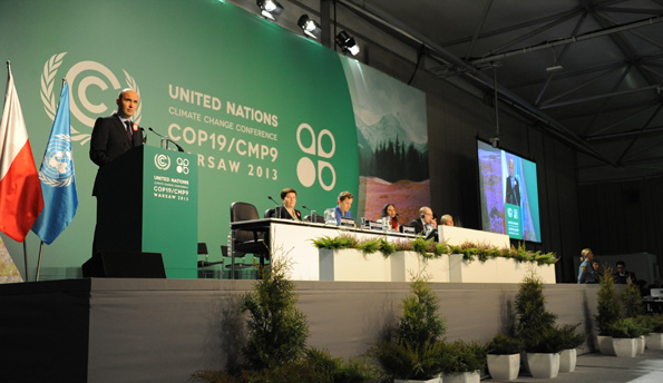 COP19は、通常より早いタイミングで、11月11日~22日。会場はStadion Narodowy w Warszawie(サッカー専用競技場)内にプレハブを建設する、という形で行われている。競技場内部でも、気温は低め