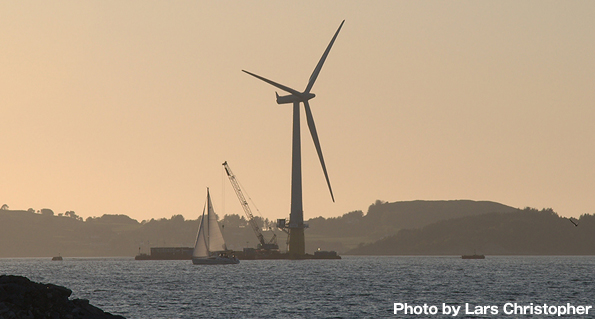 経産省は太陽光発電の買取価格を抑制し、洋上を含めた風力発電を拡大する方針を示した