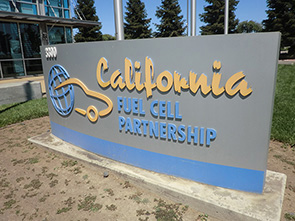燃料電池車の研究開発で世界をリードしてきたCaFCP（カリフォルニア　フューエルシェルパートナーシップ）。.JPG