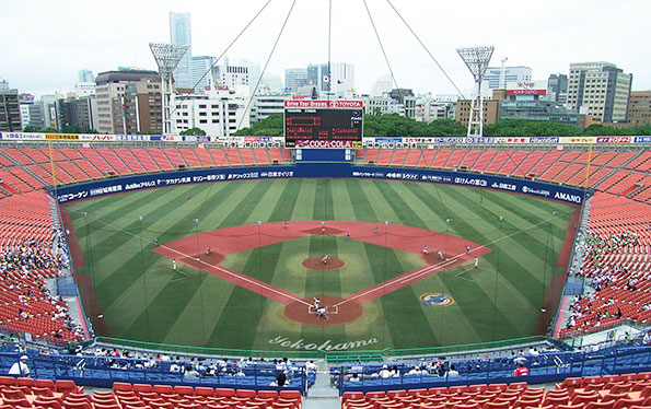横浜スタジアム昼間の斜俯瞰