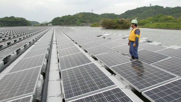 高岡西水上メガソーラー発電所