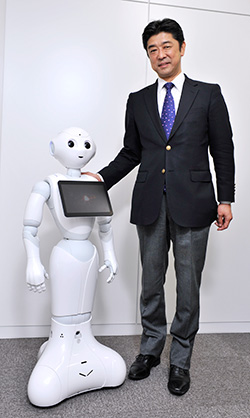 人型ロボットPepperを端末にした「Pepper HEMS」とエナジー・ソリューションズ代表取締役社長 森上 寿生氏 