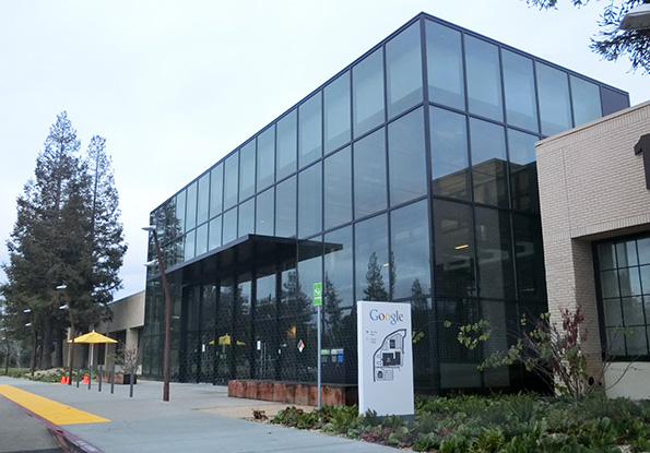 カリフォルニア州マウンテンビュー市内にある、グーグルの自動運転車開発企業。