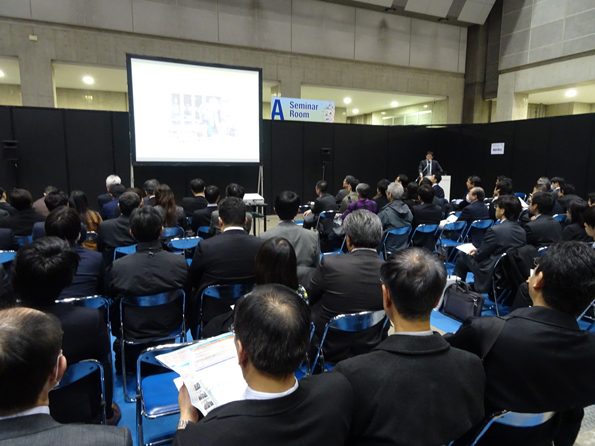 展示会場内での湘南電力講演の様子