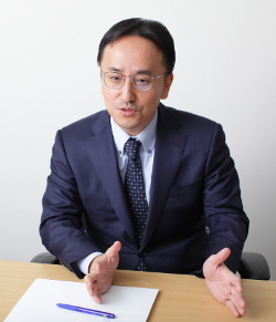 江田健二氏