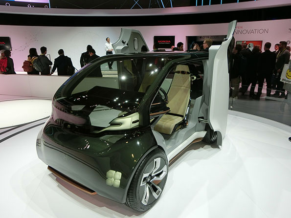 ホンダがCESで公開した、小型EVの「ニューヴィー」。