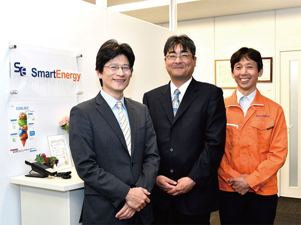 スマートエナジー代表取締役社長 大串氏、O&M部 川口氏、若林氏(左より)