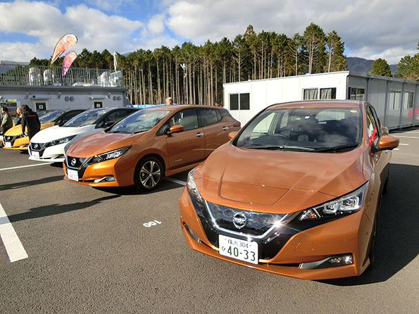 新型リーフのメディア試乗会の様子。