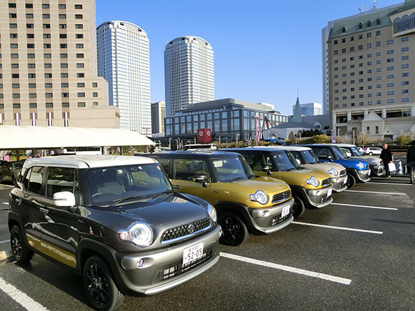 JR海浜幕張駅近くのホテル駐車場を基点に行われた、スズキXBEEのメディア試乗会の様子。