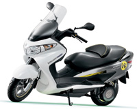 スズキ欧州統一型式認証を獲得した燃料電池スクーター「バーグマンフューエルセルスクーター」