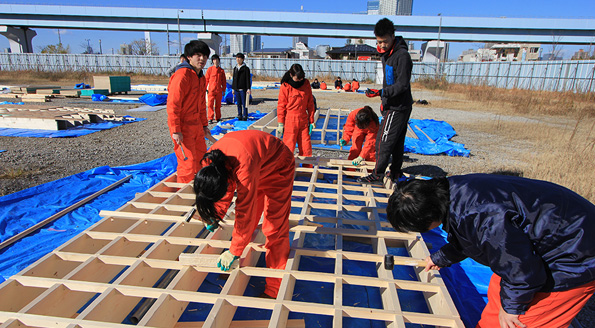 ENEX2014の展示住宅では学生も建築に参加する