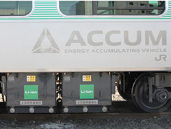 JR東日本が開発した「EV-E301系 愛称名:ACCUM」