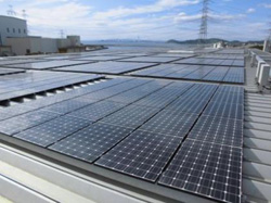 超軽量ソーラーパネル施工例(AGC 関西工場高砂事業所)