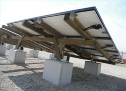 特徴(播磨科学公園都市内で整備している太陽光発電施設は、県内産木材を使用した木製架台を採用している)