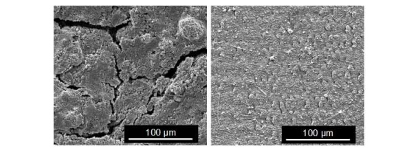 レーザ焼結の有無による充放電後の電極表面形態の違い（左：焼結無、右：焼結有）
