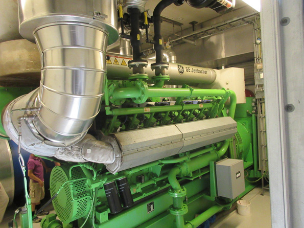 GE Jenbacher社製ガスエンジン。こちらのプラントではほかにもCaterpillar社製エンジンも使用されていました。