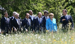 散策する各国首脳(写真提供:内閣広報室)