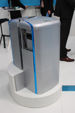 独・メルセデス・ベンツの子会社ACCUMOTIVE社の蓄電池。2015年8月に発売予定で価格は未定