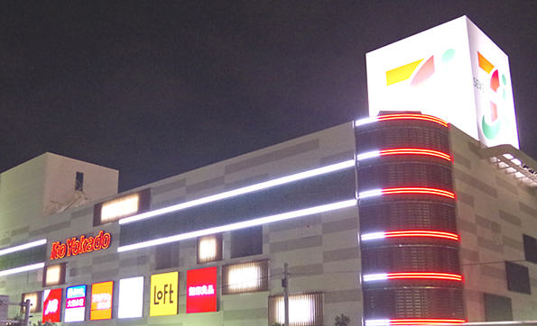 壁面を彩るカラーLED