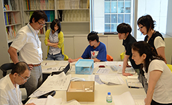 教員・学生・企業が一緒になって議論を重ねる