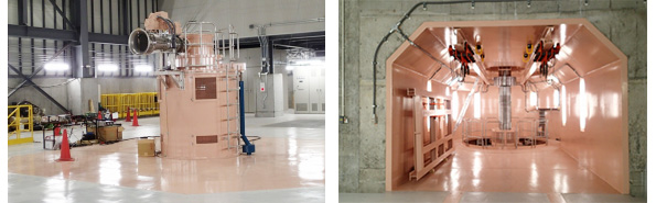 （写真左）発電機 、（写真右）水車室