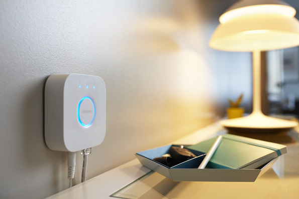 ブリッジには電源とLANケーブルをつないで設置する