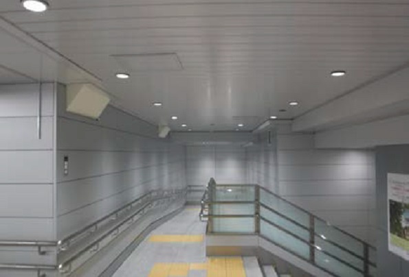 名古屋駅コンコース（LEDランプ使用例）