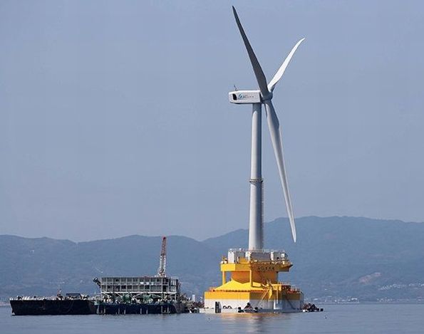  5MW浮体式洋上風力発電設備「ふくしま浜風」（出典：福島洋上風力コンソーシアムHP） 