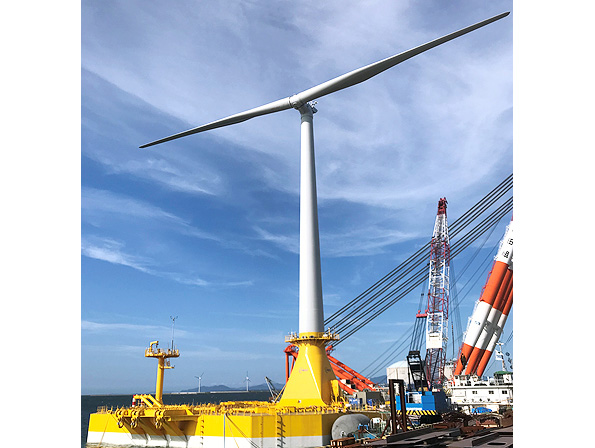 2018年8月に完成したバージ型浮体式洋上風力発電システム実証機