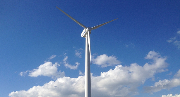 三浦市の宮川公園では2台の風車が稼働（写真は駒井ハルテック富津工場の設備／出所：三浦市）