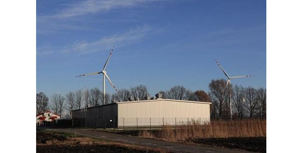 ビストラ風力発電所に併設したハイブリッドBESS建屋（出所：NEDO）