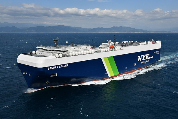 本邦初のLNG燃料自動車専用船 SAKURA LEADER（出所：日本郵船）