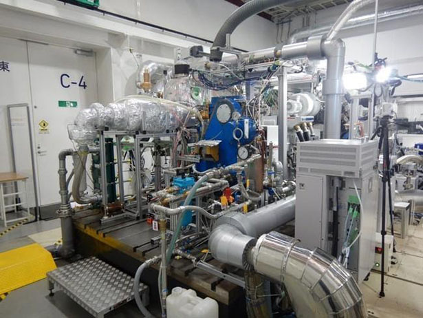 産総研 福島再生可能エネルギー研究所に設置された水素エンジン（出所：三菱重工）