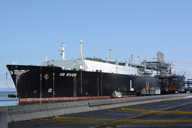 3月19日、石狩LNG基地に入港したカーボンニュートラルLNG船「OB RIVER」
（出所：北海道ガス）