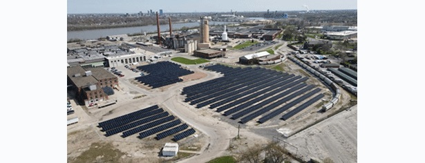 太陽電池パネルが設置されたロスフォード工場（出所：日本板硝子）