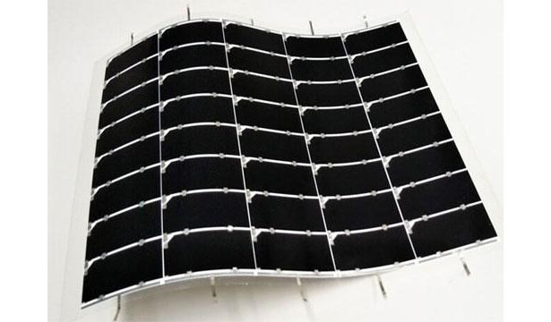 変換効率32.65％を達成した軽量かつフレキシブルな太陽電池モジュール（出所：シャープ）