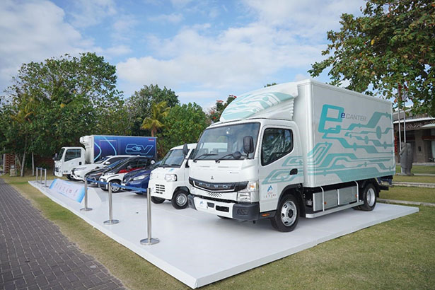 FUSOの電気小型トラック「eCanter」を含む商用車はバリ島での配送業務に使用（出所：三菱ふそうトラック・バス）