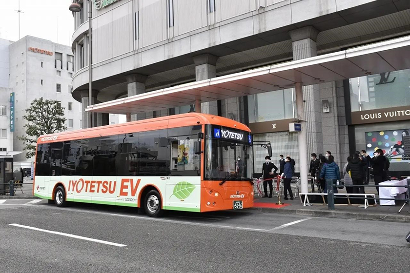 2023年1月25日のEVバス出発式の様子（出所：EV モーターズ・ジャパン）