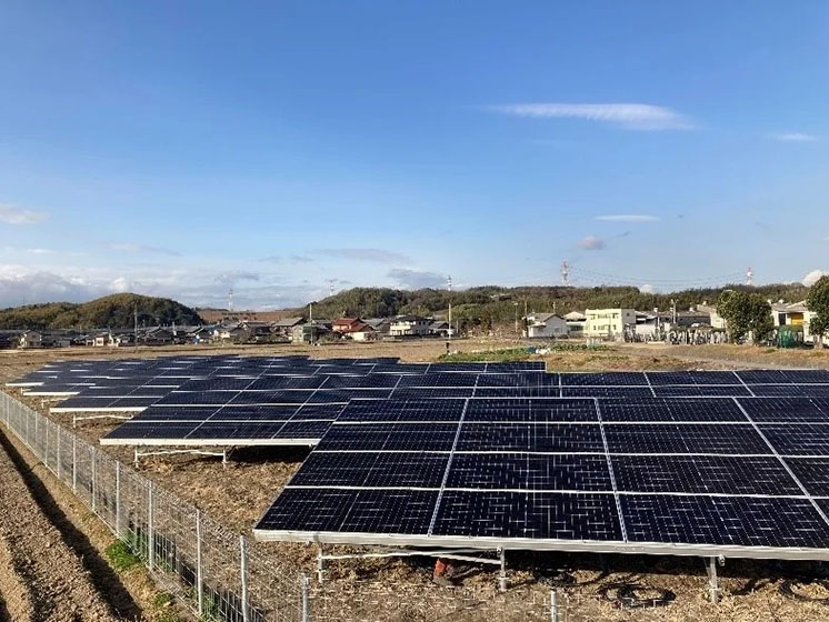 第一号稼働となる三重県四日市市の太陽光発電所　（出所：東京ガス）