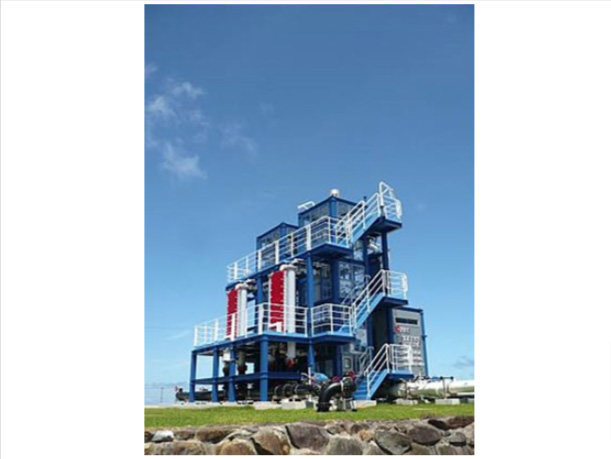 沖縄県久米島町での「海洋温度差発電」実証試験設備（出所：商船三井）