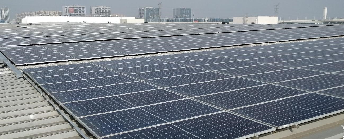 上海YKKジッパー社臨港工場に設置された太陽光発電設備（出所：YKK）
