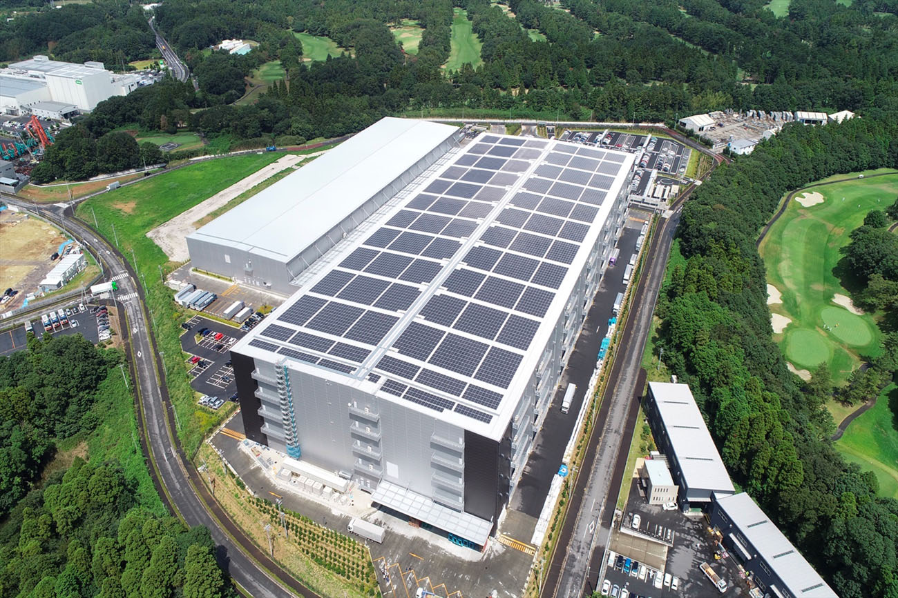 屋根置き太陽光発電所（千葉県印西市、3,006.6kW（DC））（出所：日本ベネックス）