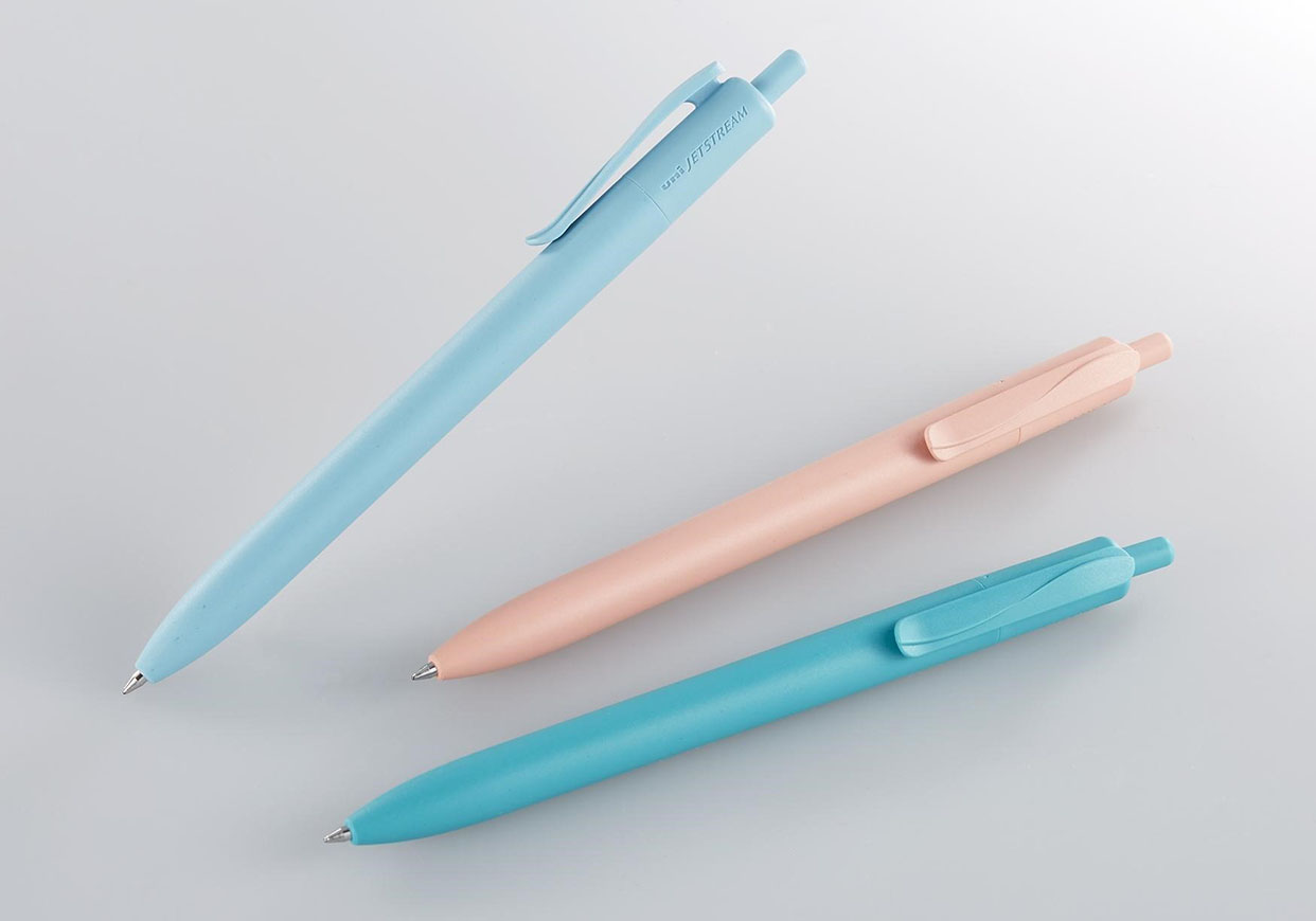 新開発ポストコンシューマープラスチックでできたボールペン （出所：三菱鉛筆）